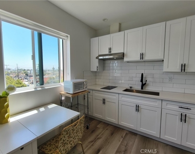 3020 S Normandie Street - Photo Thumbnail 16