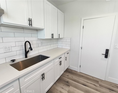 3020 S Normandie Street - Photo Thumbnail 19