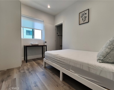 3020 S Normandie Street - Photo Thumbnail 5