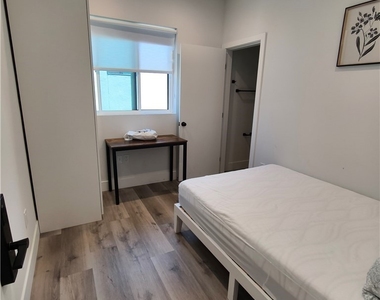 3020 S Normandie Street - Photo Thumbnail 6