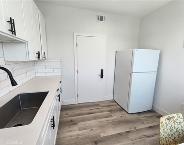 3020 S Normandie Street - Photo Thumbnail 17