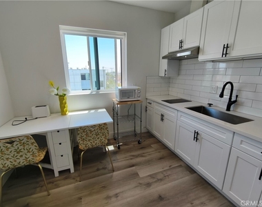 3020 S Normandie Street - Photo Thumbnail 14