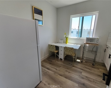 3020 S Normandie Street - Photo Thumbnail 13