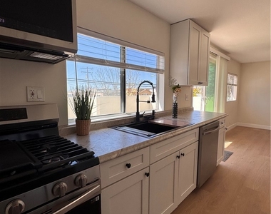 1734 Prospect Ave - Photo Thumbnail 8