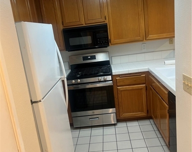 1441 Brett Place - Photo Thumbnail 5