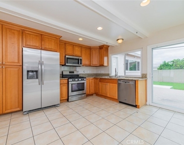 16752 Leafwood Circle - Photo Thumbnail 10