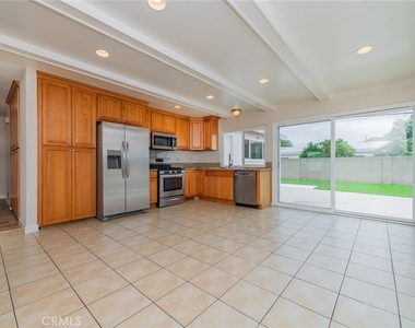 16752 Leafwood Circle - Photo Thumbnail 9