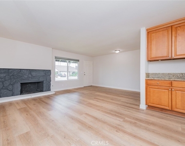 16752 Leafwood Circle - Photo Thumbnail 4