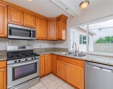 16752 Leafwood Circle - Photo Thumbnail 11