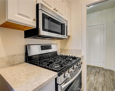 315 W 3rd Street - Photo Thumbnail 20