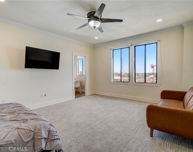 315 W 3rd Street - Photo Thumbnail 10