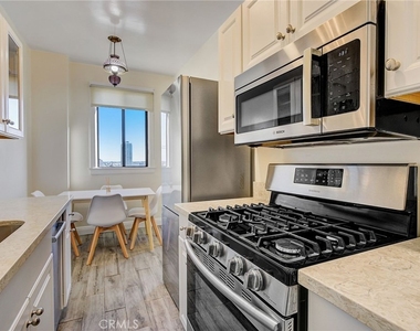 315 W 3rd Street - Photo Thumbnail 16