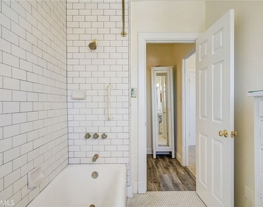 315 W 3rd Street - Photo Thumbnail 22