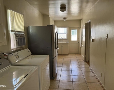 9173 1/2 E Las Tunas Drive - Photo Thumbnail 5