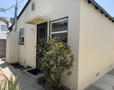 9173 1/2 E Las Tunas Drive - Photo Thumbnail 7