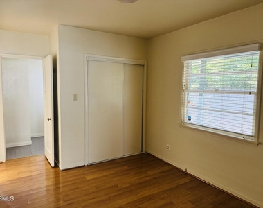 9173 1/2 E Las Tunas Drive - Photo Thumbnail 3