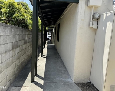 9173 1/2 E Las Tunas Drive - Photo Thumbnail 8