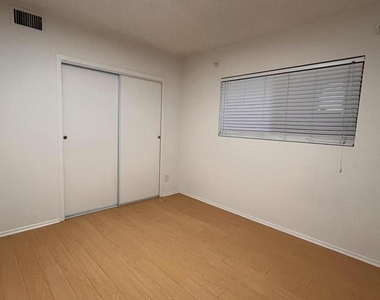 5154 Crown Avenue - Photo Thumbnail 3