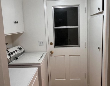5154 Crown Avenue - Photo Thumbnail 8