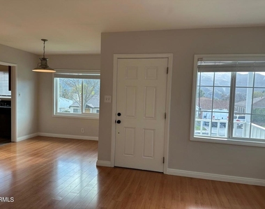 3739 Fairesta Street - Photo Thumbnail 4