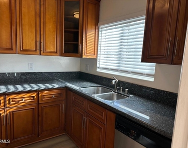 3739 Fairesta Street - Photo Thumbnail 8