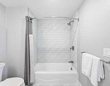 1048 Monroe Street - Photo Thumbnail 32