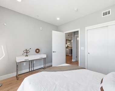 1048 Monroe Street - Photo Thumbnail 21