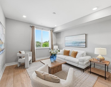 1048 Monroe Street - Photo Thumbnail 15