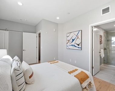 1048 Monroe Street - Photo Thumbnail 24