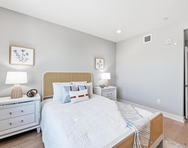 1048 Monroe Street - Photo Thumbnail 19