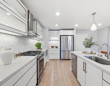 1048 Monroe Street - Photo Thumbnail 16