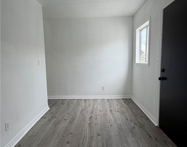 304 W Cedar - Photo Thumbnail 3