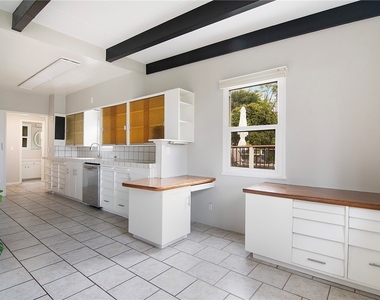 934 Highline - Photo Thumbnail 13