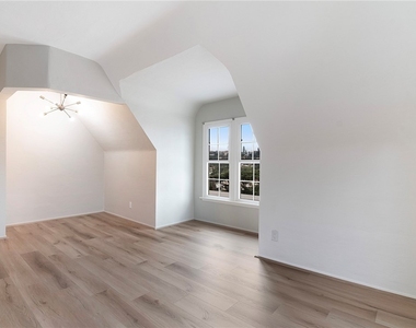 934 Highline - Photo Thumbnail 21
