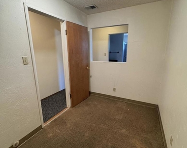 2859 Foskett Ave - Photo Thumbnail 18