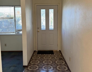 2859 Foskett Ave - Photo Thumbnail 2