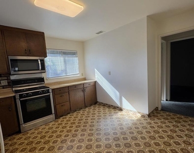 2859 Foskett Ave - Photo Thumbnail 9