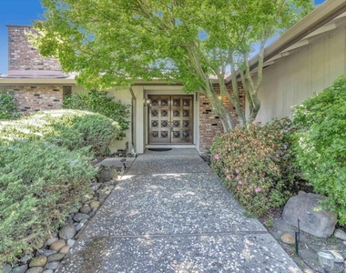 770 Crossbrook Dr - Photo Thumbnail 5