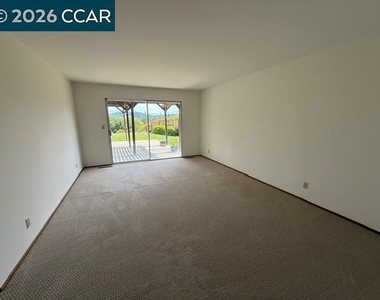 770 Crossbrook Dr - Photo Thumbnail 4