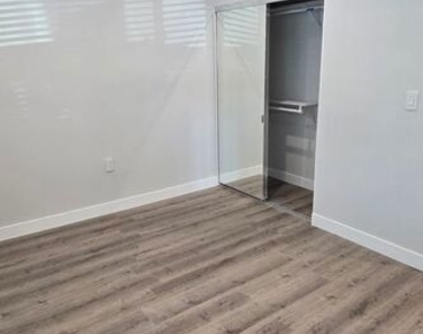 1462 S Shenandoah - Photo Thumbnail 4