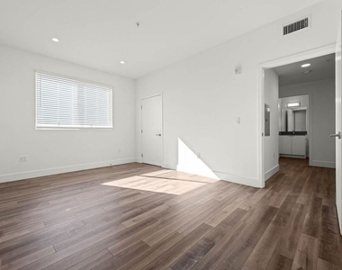 1215 S Bedford Street - Photo Thumbnail 15