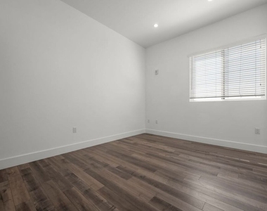 1215 S Bedford Street - Photo Thumbnail 10