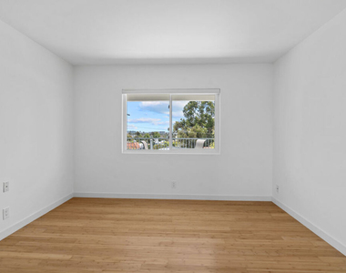 631 Pier Avenue - Photo Thumbnail 10