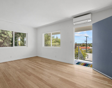 631 Pier Avenue - Photo Thumbnail 2
