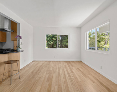 631 Pier Avenue - Photo Thumbnail 5