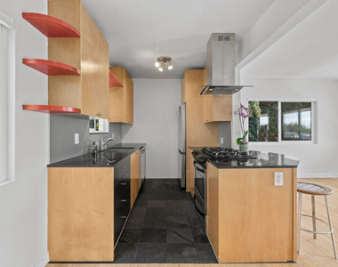 631 Pier Avenue - Photo Thumbnail 6