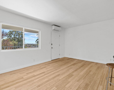 631 Pier Avenue - Photo Thumbnail 4