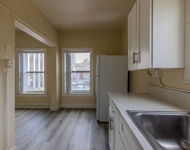 661 Shatto Place - Photo Thumbnail 4