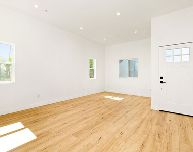 3420 12th Avenue - Photo Thumbnail 5