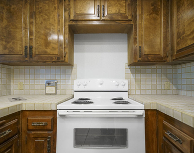 880 W 1st Street - Photo Thumbnail 3